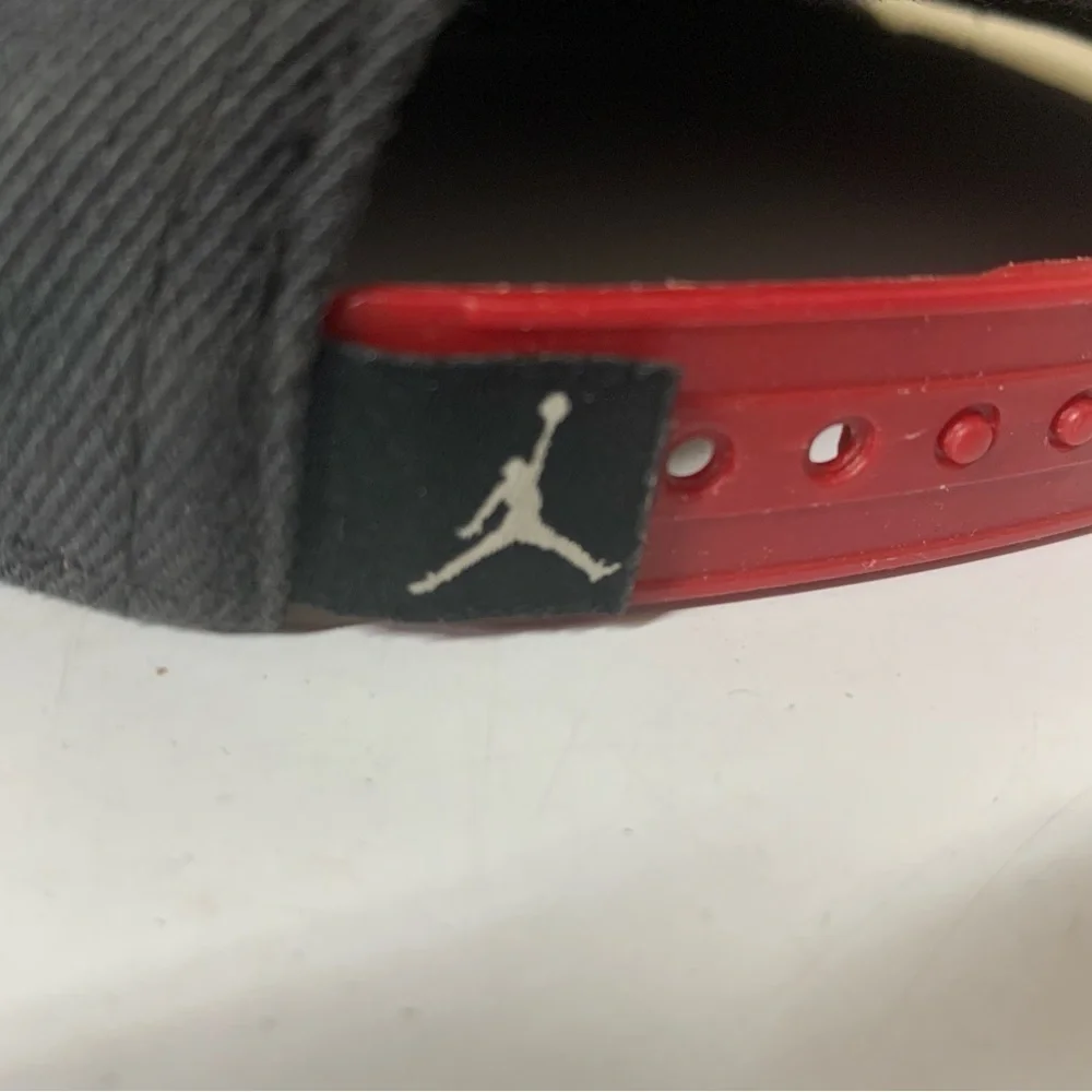 Jordan hat slightly